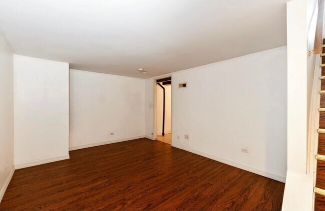 Building Photo - 3062 Kingston Ct
