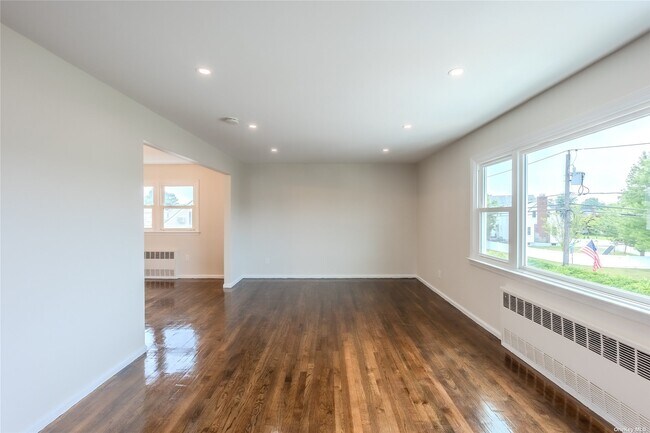 Building Photo - 214 Carman Ave