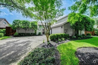 Building Photo - 2907 Fontana Dr