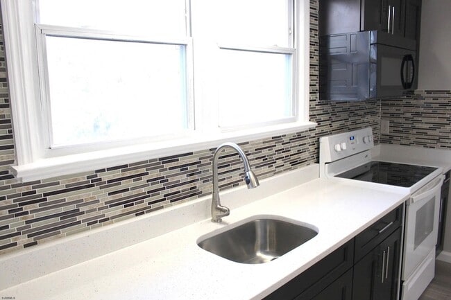 Foto del edificio - 104 Minnetonka Ave