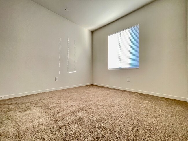 Building Photo - MOUNTAIN VIEWS, Gently lived in 4 bedroom 2.5 Bathrooms with Loft, home is a Must See!