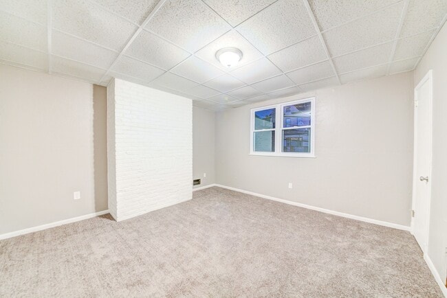 Building Photo - 52 Ruth St