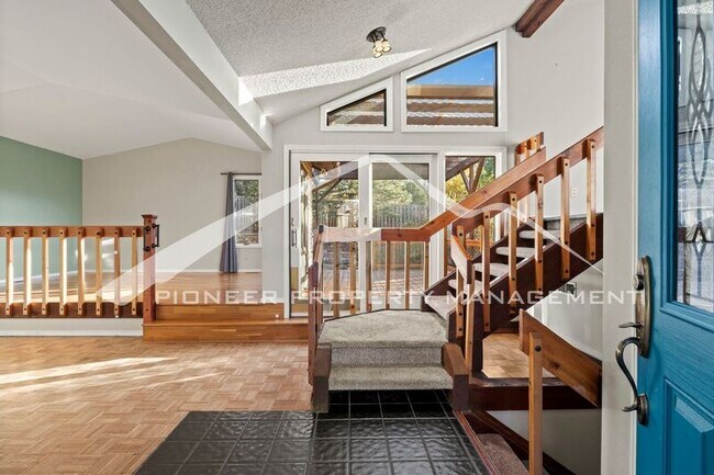 Building Photo - 873 Pulpit Rock Cir N