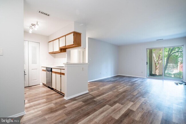 Building Photo - 11659 Chesterfield Ct