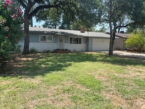 Building Photo - 2117 Deerfield Ave