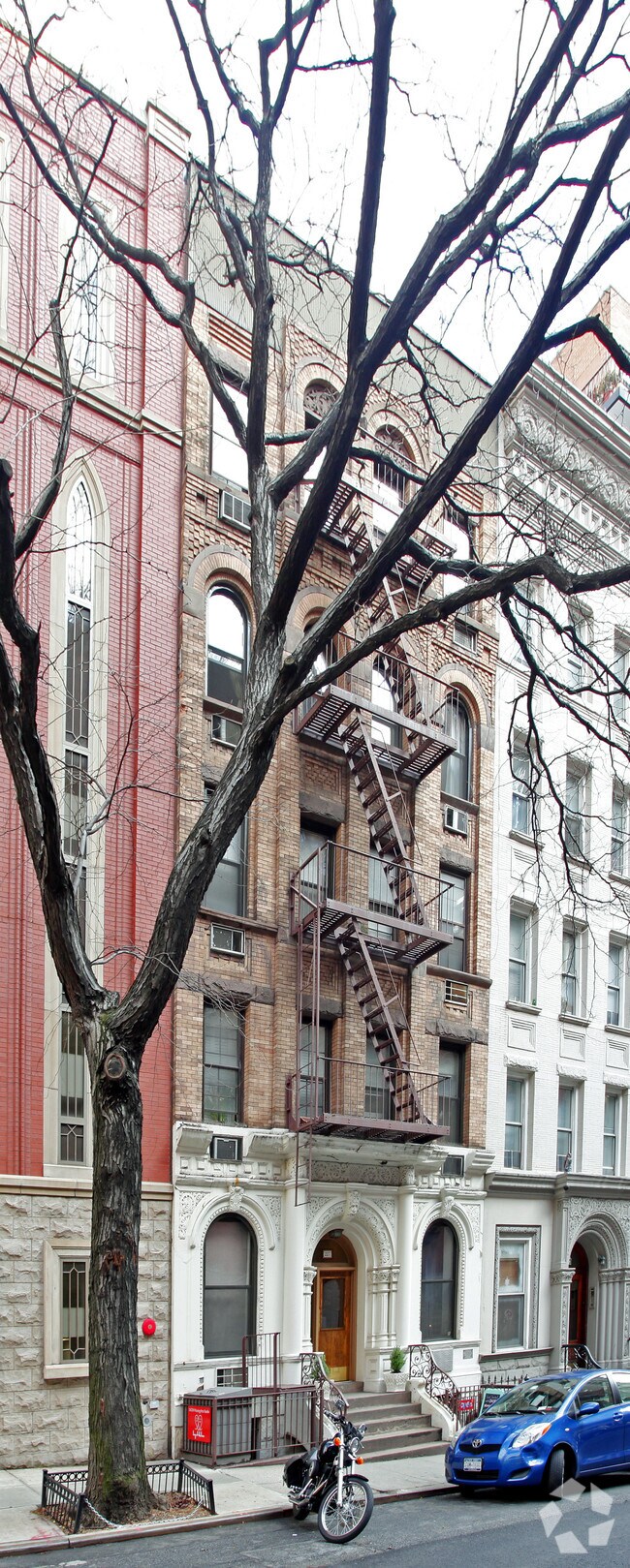 Building Photo - 227 E 87th St