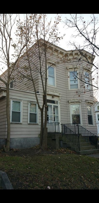 Primary Photo - 832 Union St