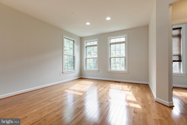 Foto del edificio - 7316 Taylor's Hill Ln