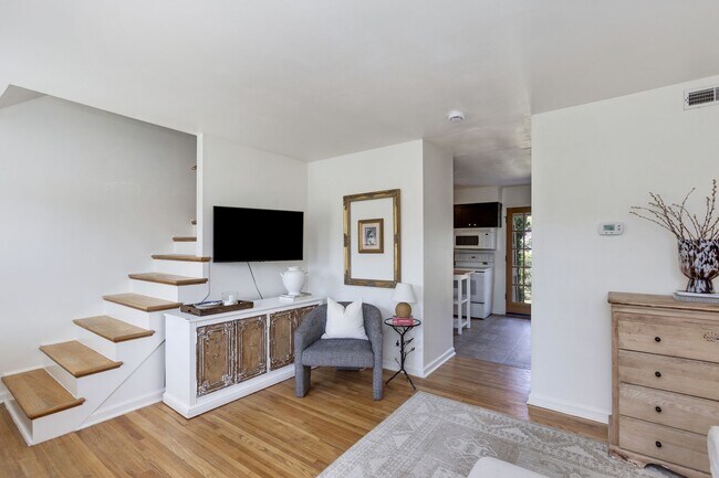 Foto del edificio - Bright East Nashville Townhome!