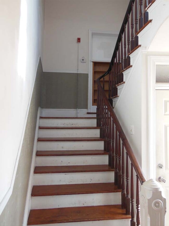 Building Photo - 421 Fairmount Ave