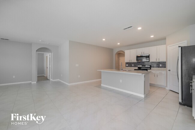 Building Photo - 709 Kindred Ln