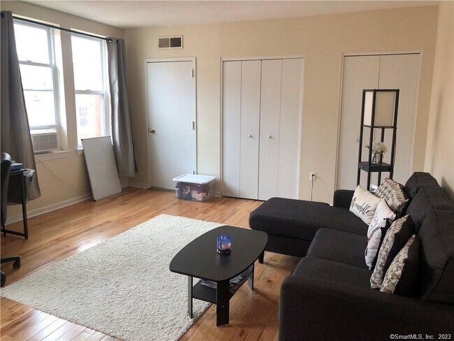 Building Photo - 47 Willard St