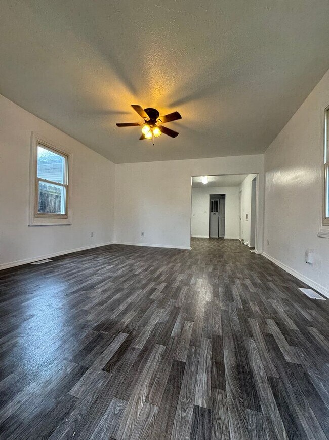 Foto del edificio - Recently Remodeled 2 bedroom 1 bathroom Home