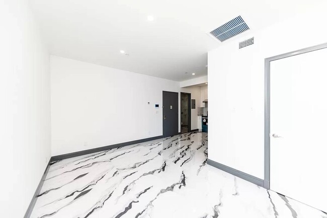 Foto del edificio - 1376 DeKalb Ave