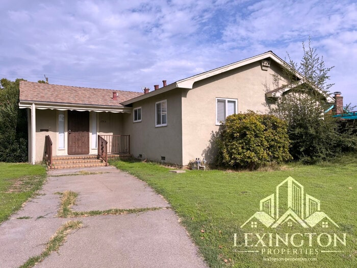 Foto principal - Wonderful, 3BD/2BA, Home off Bell St. and ...