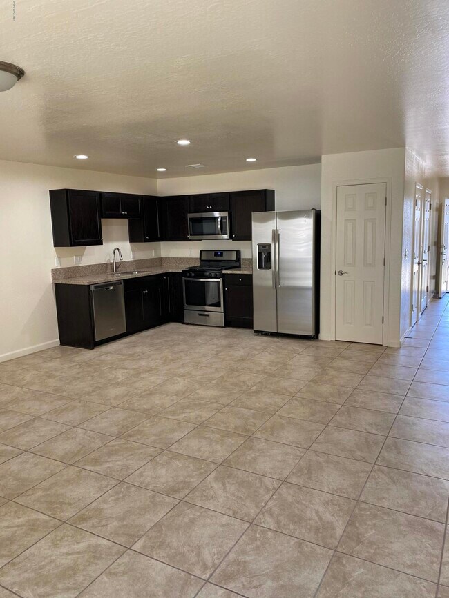 Building Photo - 9585 E Magma Dr