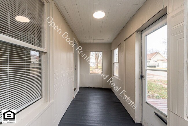 Foto del edificio - 3 bedroom home now available