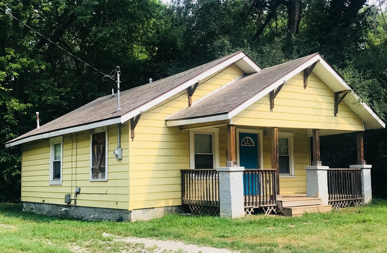 Primary Photo - 2 Bedroom Bungalow with a Covered Porch
