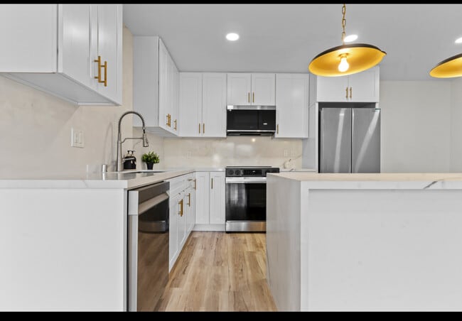 Kitchen - 21921 Rimhurst Dr