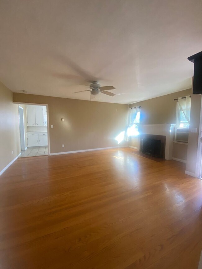 Building Photo - 409 E Puente St