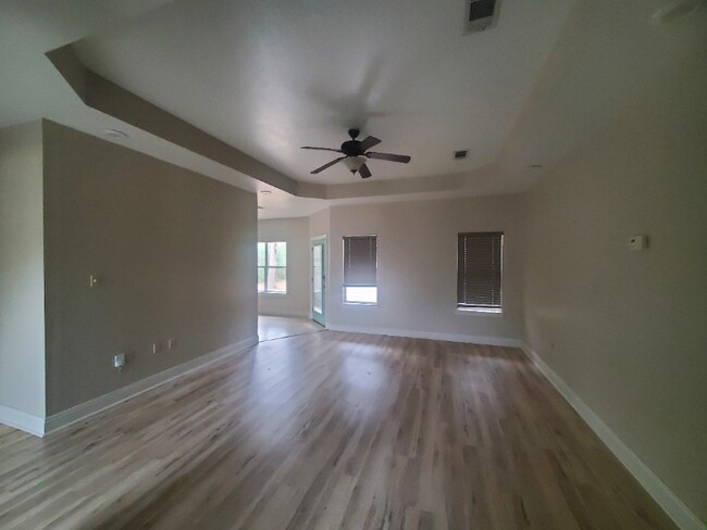 Building Photo - 1061 Gage Dr