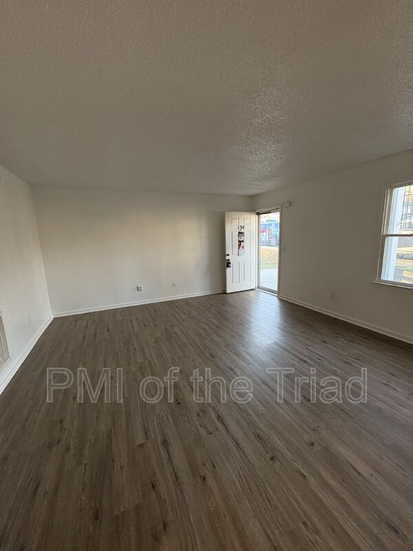 Building Photo - 112 Northwood Dr