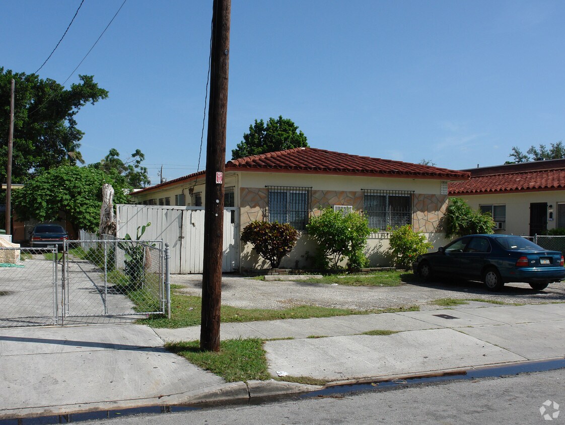 Building Photo - 1335 SW 5th St