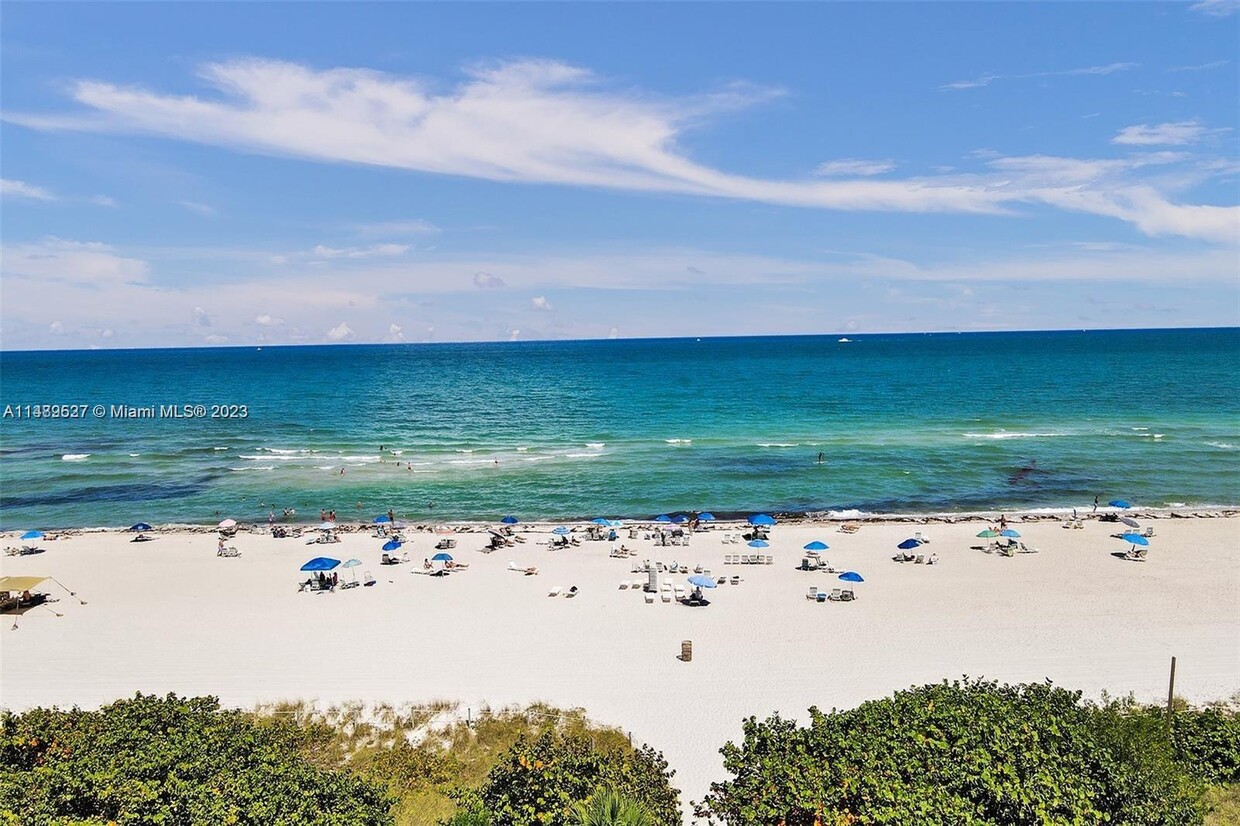 Primary Photo - 5601 Collins Ave
