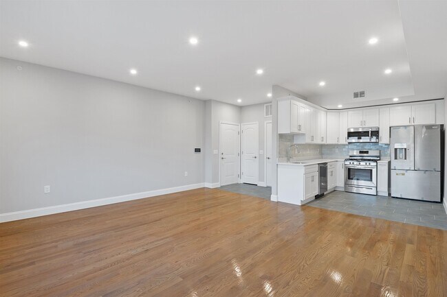 Foto del edificio - 311-315-315 West Side Ave