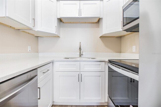 Foto del edificio - 6740 Carnelian Ave