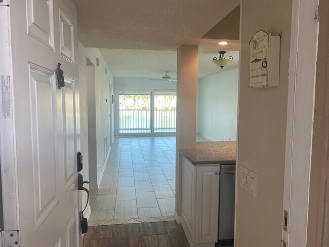Building Photo - 6294 Bahia Del Mar Cir