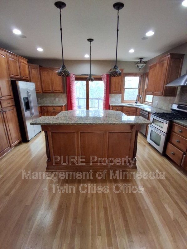 Building Photo - 904 Ridgecrest Dr