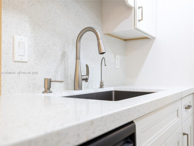 Building Photo - 9955 Westview Dr