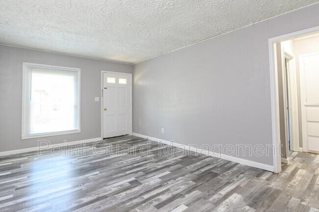 Building Photo - 1037 S Vine St