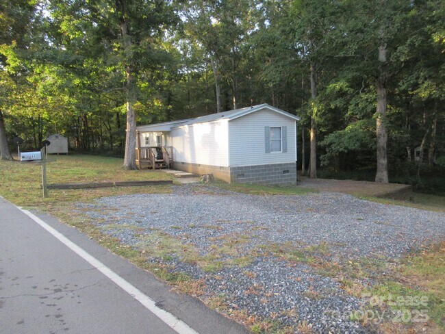 Building Photo - 368 Hudson White Trail