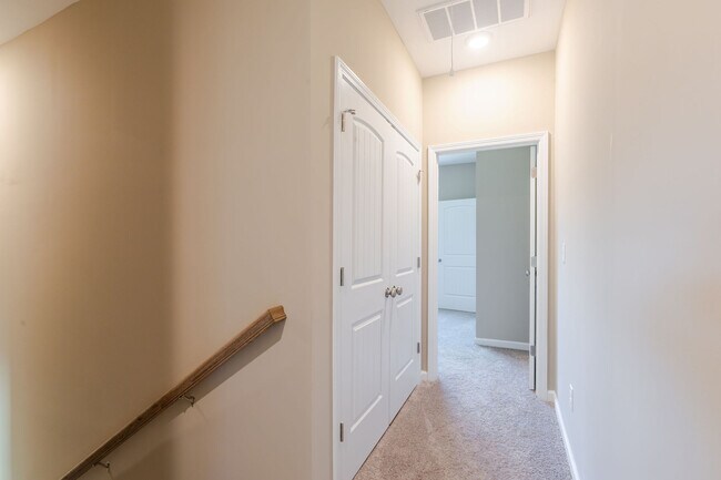 Building Photo - 353 Bordeaux Dr