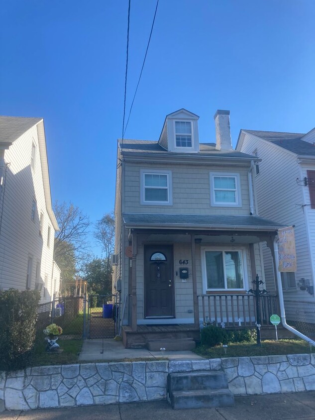 Primary Photo - Beautiful, recently renovated 3bd 1 bath f...