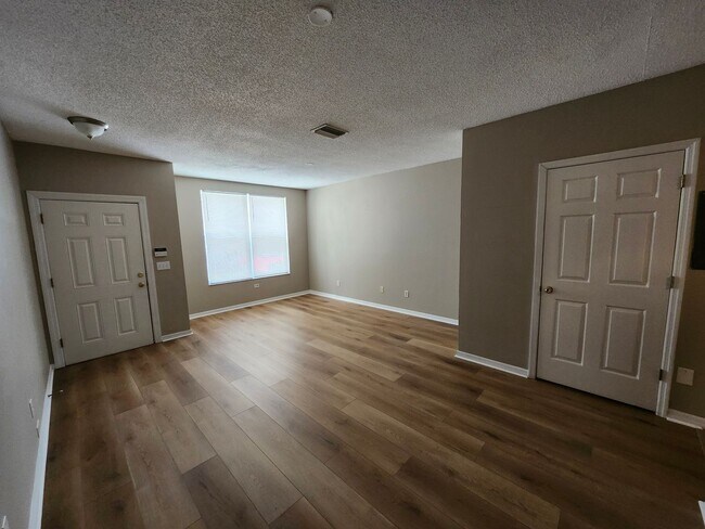 Foto del edificio - 6330 Osprey Lake Cir