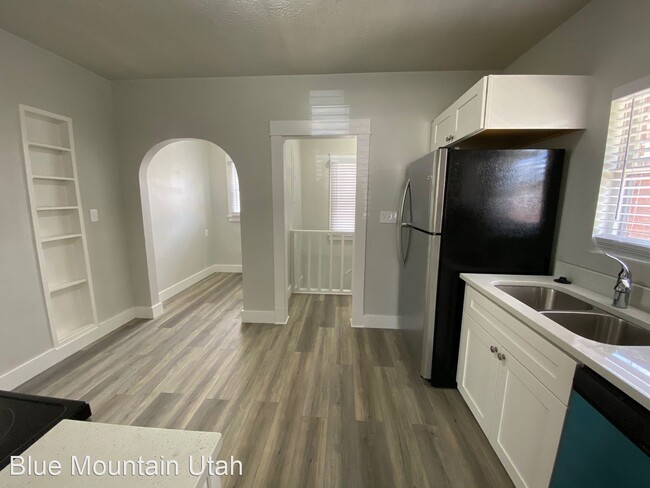Building Photo - 3 br, 1 bath House - 764 E 24th St