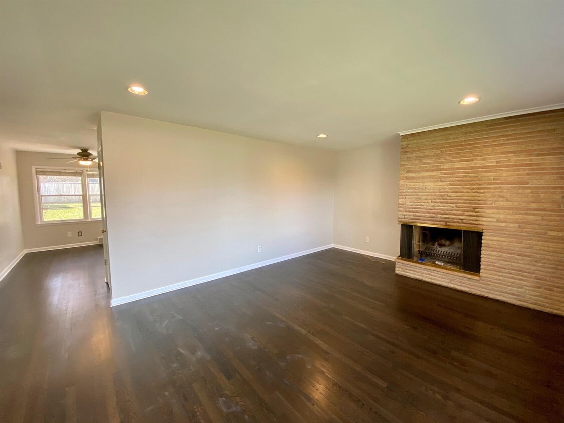 Foto principal - 8408 Boone Blvd