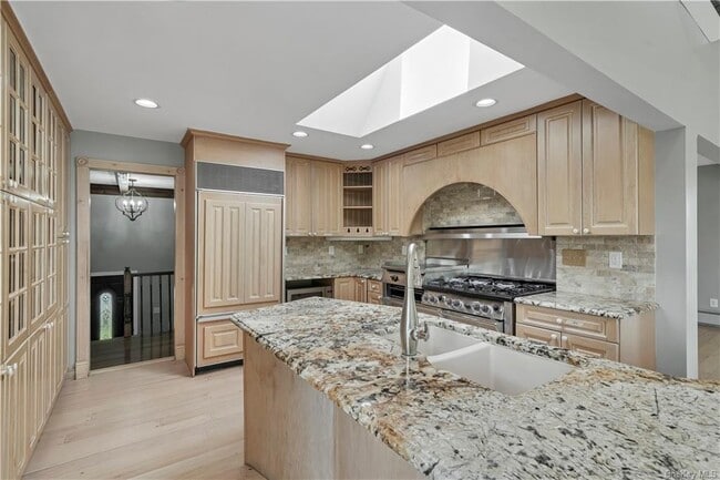 Building Photo - 17 Briarwood Ave