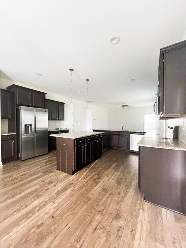 Building Photo - 351 Springhaven Dr