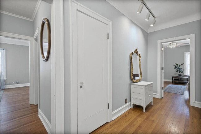 Foto del edificio - 906 Oakton St