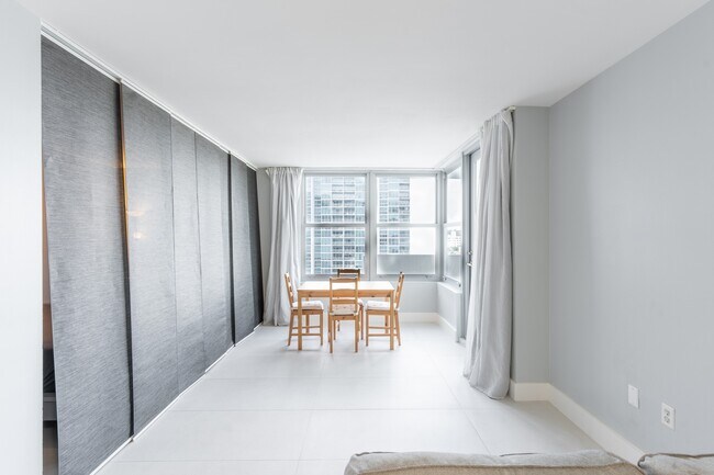 Foto del edificio - 2899 Collins Ave