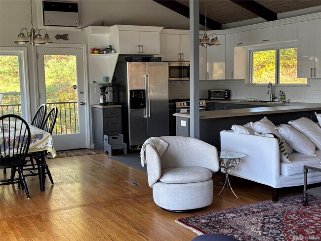 Foto del edificio - 57 Truesdale Lake Dr