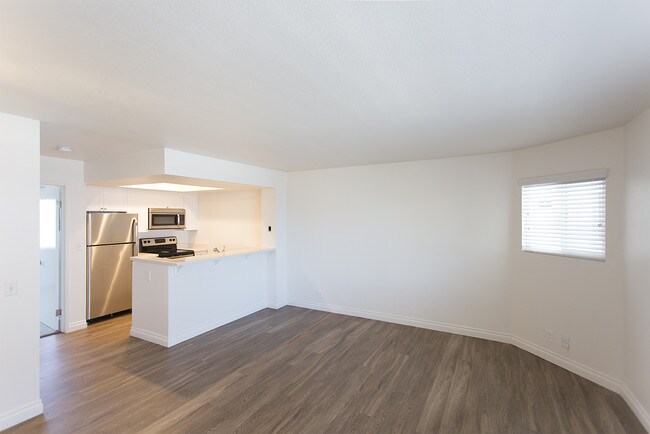 Building Photo - 933 Seacoast Dr