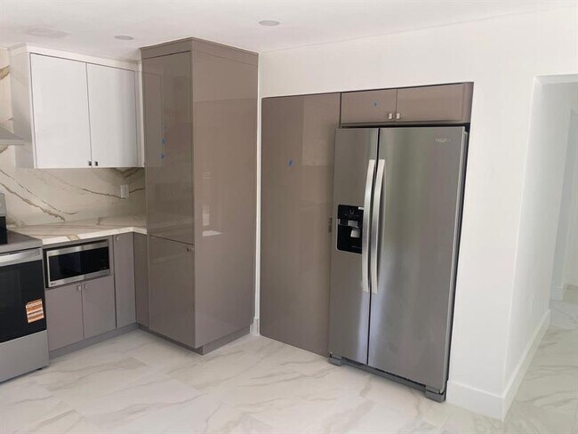 Foto del edificio - 270 NW 147th St