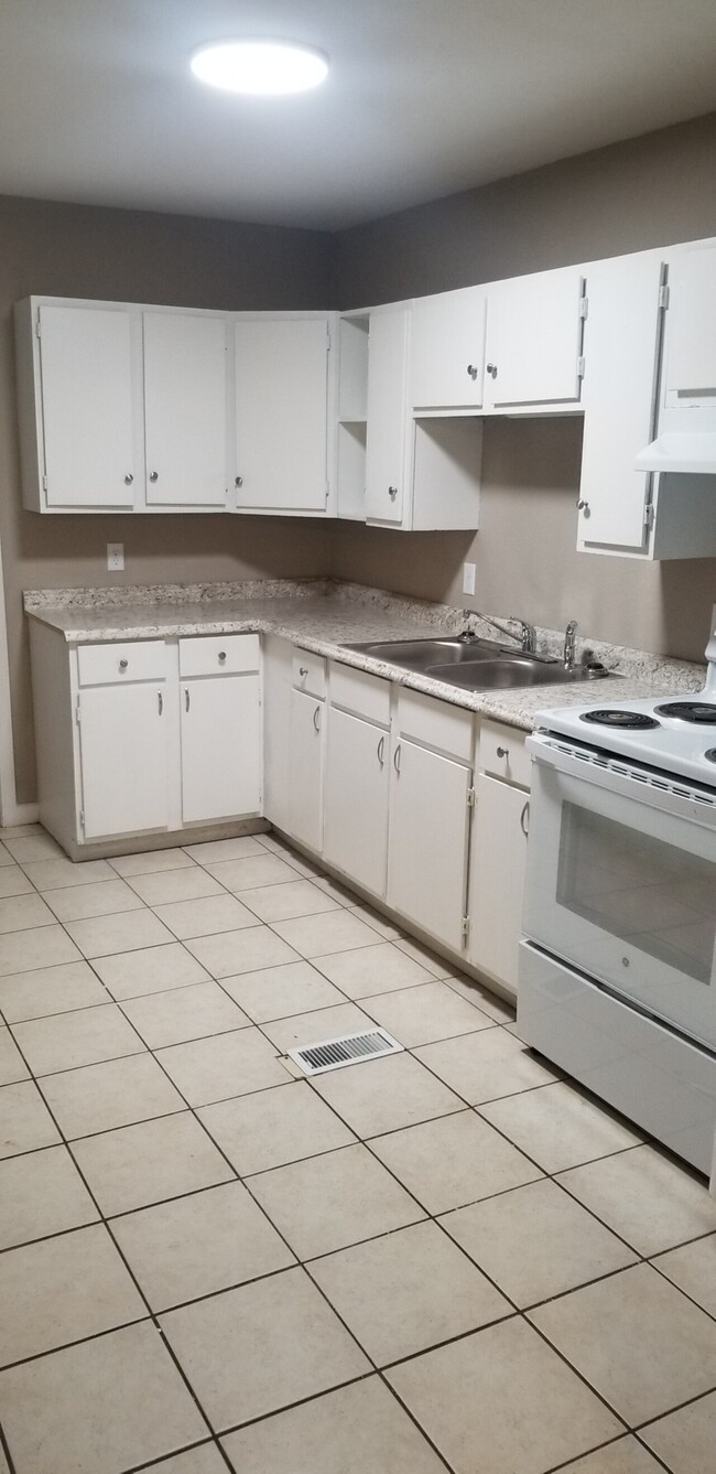 Building Photo - DREW LANE APARTMENTS