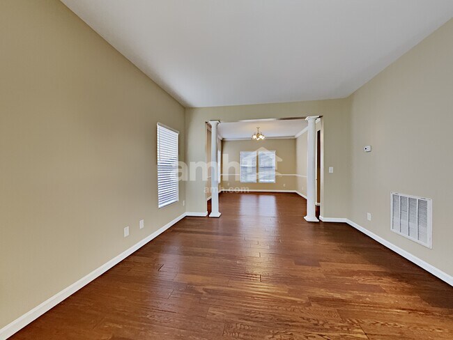 Foto del edificio - 1048 Oakhall Dr