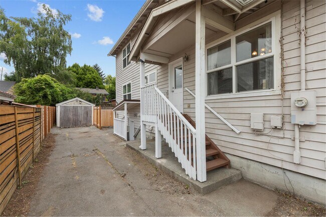 Building Photo - Spacious 6 Bed 3 Bath home in Ravenna